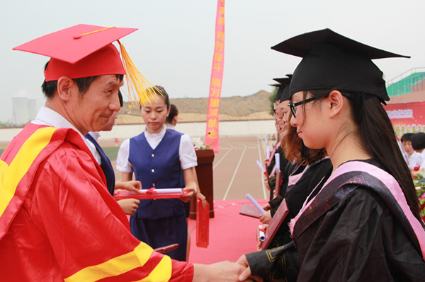 【毕业季】我校举办2016届学生毕业典礼暨学位授予仪式