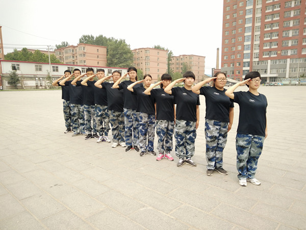 我校组织2016年新入职辅导员军训