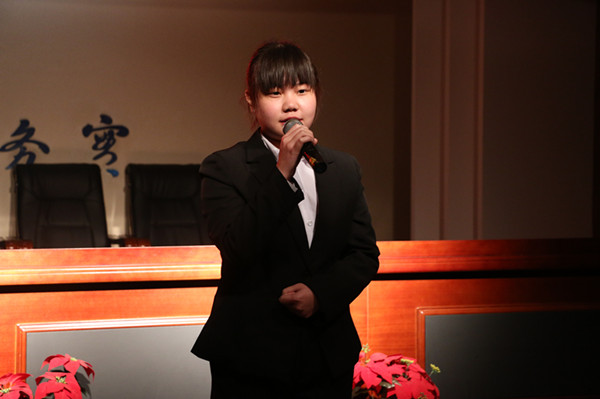 心怀感恩  以孝当先——我校举办“百善孝为先”主题演讲大赛