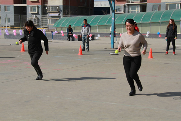 我校举办庆“三•八”趣味游艺活动