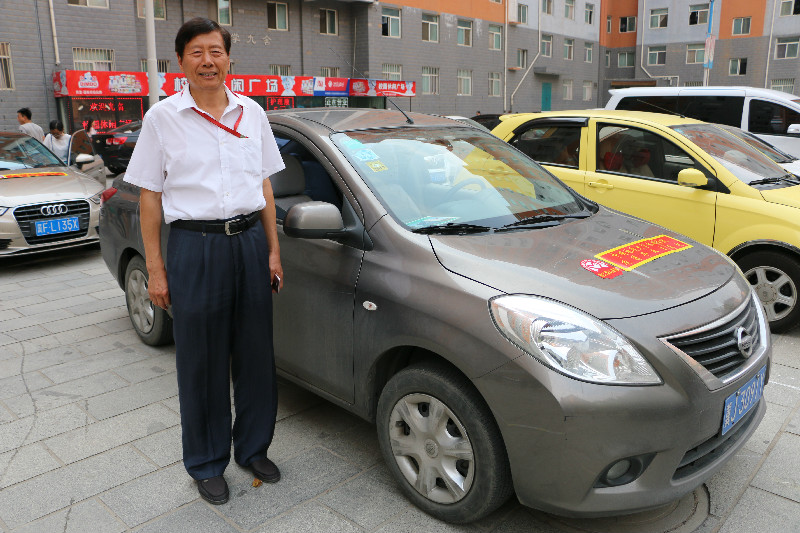 【毕业季】教师家车送学子  浓浓温情归家路