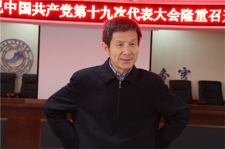 我校组织部分教职工、学生代表观看党的第十九次全国代表大会开幕盛况