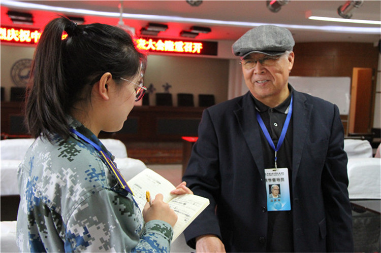 我校组织部分教职工、学生代表观看党的第十九次全国代表大会开幕盛况