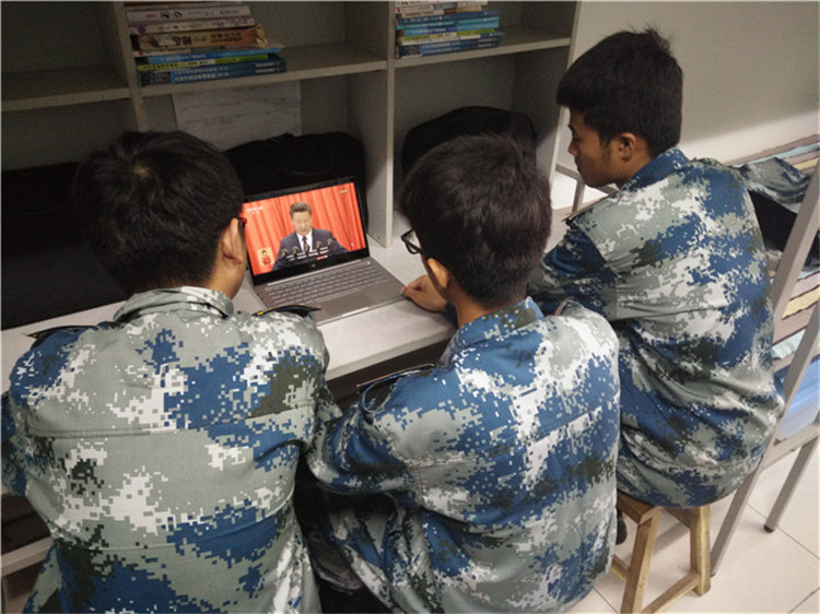 我校组织部分教职工、学生代表观看党的第十九次全国代表大会开幕盛况