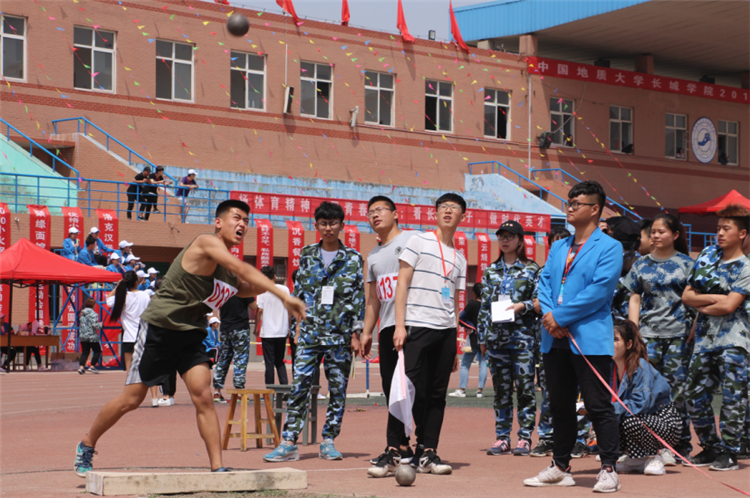 为运动喝彩，向青春举杯——我校春季运动会圆满闭幕