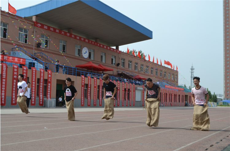 为运动喝彩，向青春举杯——我校春季运动会圆满闭幕