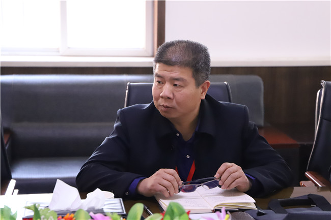 我校组织校党委理论学习中心组学习