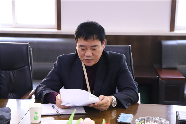 我校组织校党委理论学习中心组学习