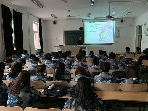 霍习良教授为地科学院学生做学术报告