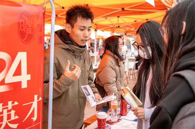 保定理工学院“圆梦保理·不负韶华”2024届毕业生春季线下双选会隆重举办