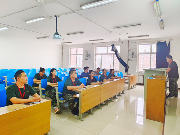 保定理工学院‖管理学院‖辅导员韩腾飞浅谈对班干部的选拔、培养与沟通