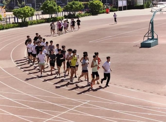 保定理工学院田径队与河北农业大学田径队举行田径交流赛