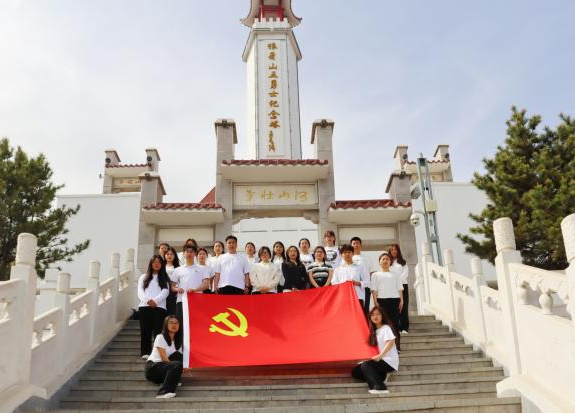 追寻狼牙山足迹，铸牢党员信仰根基——保定理工学院教育学院走进狼牙山开展“行走的大思政课”