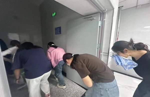 消防演练|保定理工学院|管理学院|生命至上，以练筑防