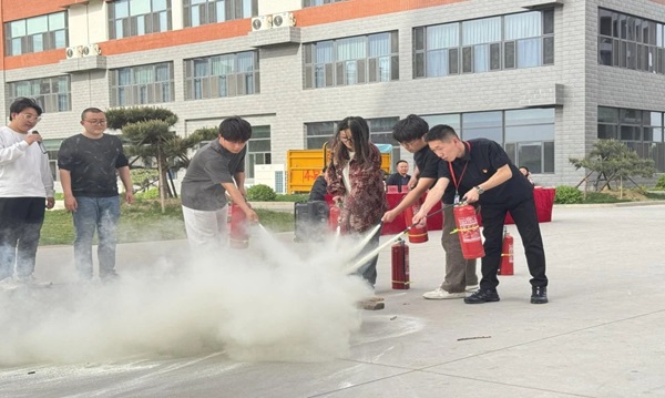 消防演练|保定理工学院|管理学院|生命至上，以练筑防