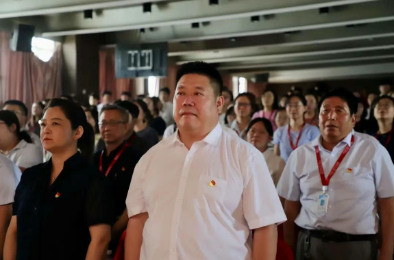 保定理工学院隆重举行庆祝建党104周年暨2024-2025学年“两优一先”表彰大会