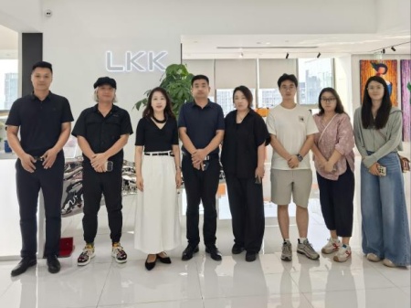 保定理工学院艺术学院教师团队走访洛可可创新设计集团——AI赋能，开启艺术设计校企合作新局