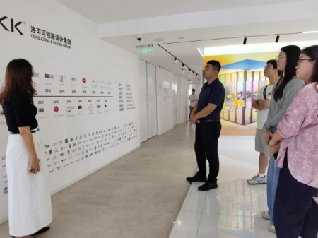保定理工学院艺术学院教师团队走访洛可可创新设计集团——AI赋能，开启艺术设计校企合作新局