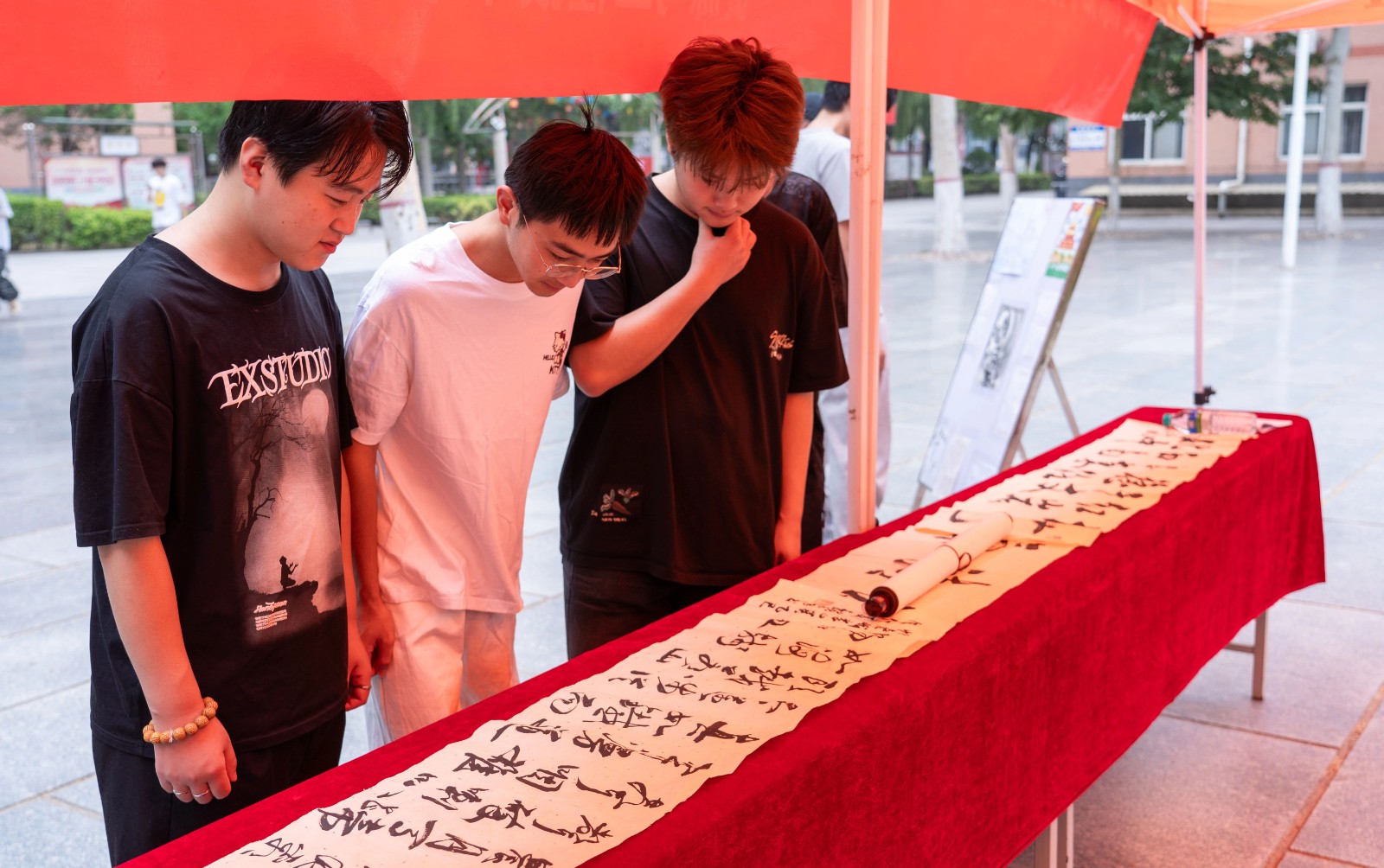 我院举办庆建党104周年作品展