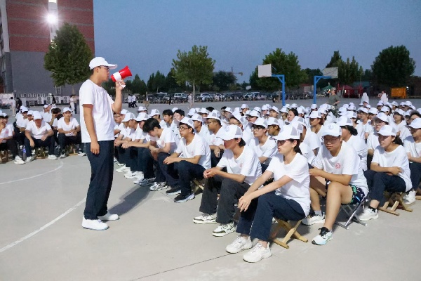 【青春铸魂，歌声献礼】军歌飞扬展风貌，青春聚力筑初心——保定理工学院经济学院军训拉歌活动圆满举行