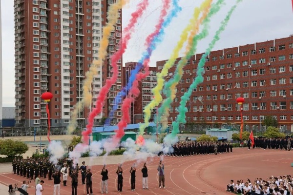 军训收官，启航新程】军训淬炼成长，大学逐梦启航——保定理工学院2025级新生军训结营式暨开学典礼圆满结束