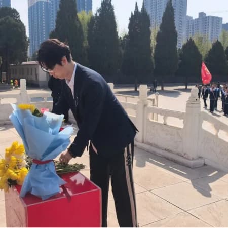 “致敬革命先烈，让信仰之光在清明闪耀”