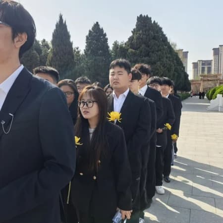 “致敬革命先烈，让信仰之光在清明闪耀”