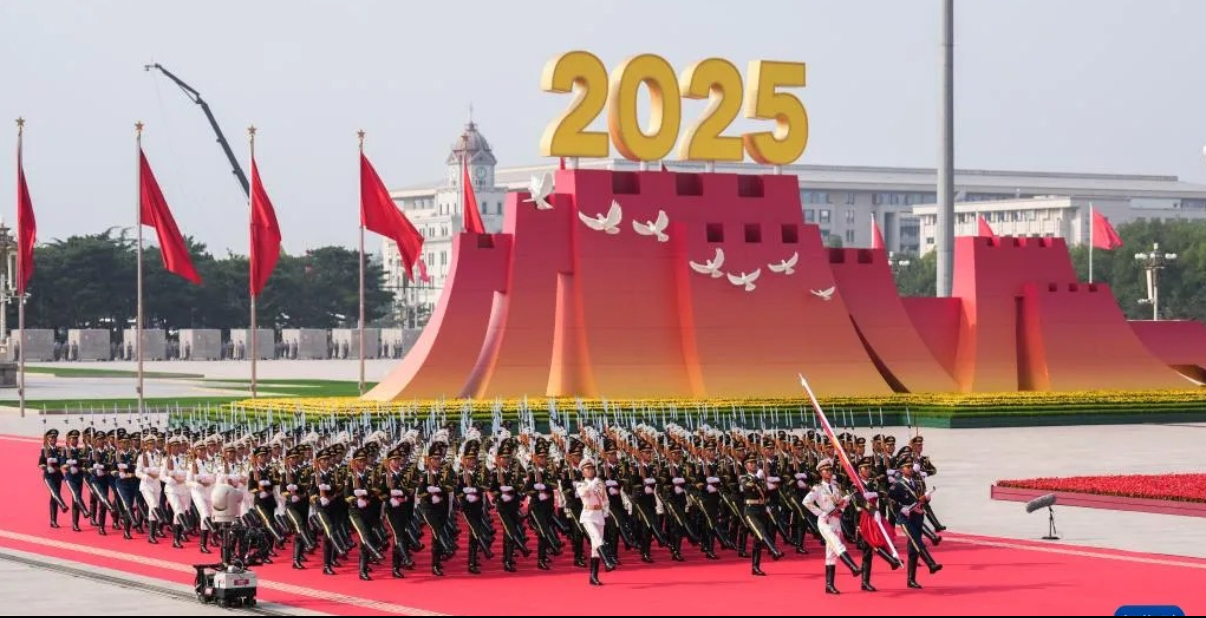 我校师生集中收看、热议纪念中国人民抗日战争暨世界反法西斯战争胜利80周年大会