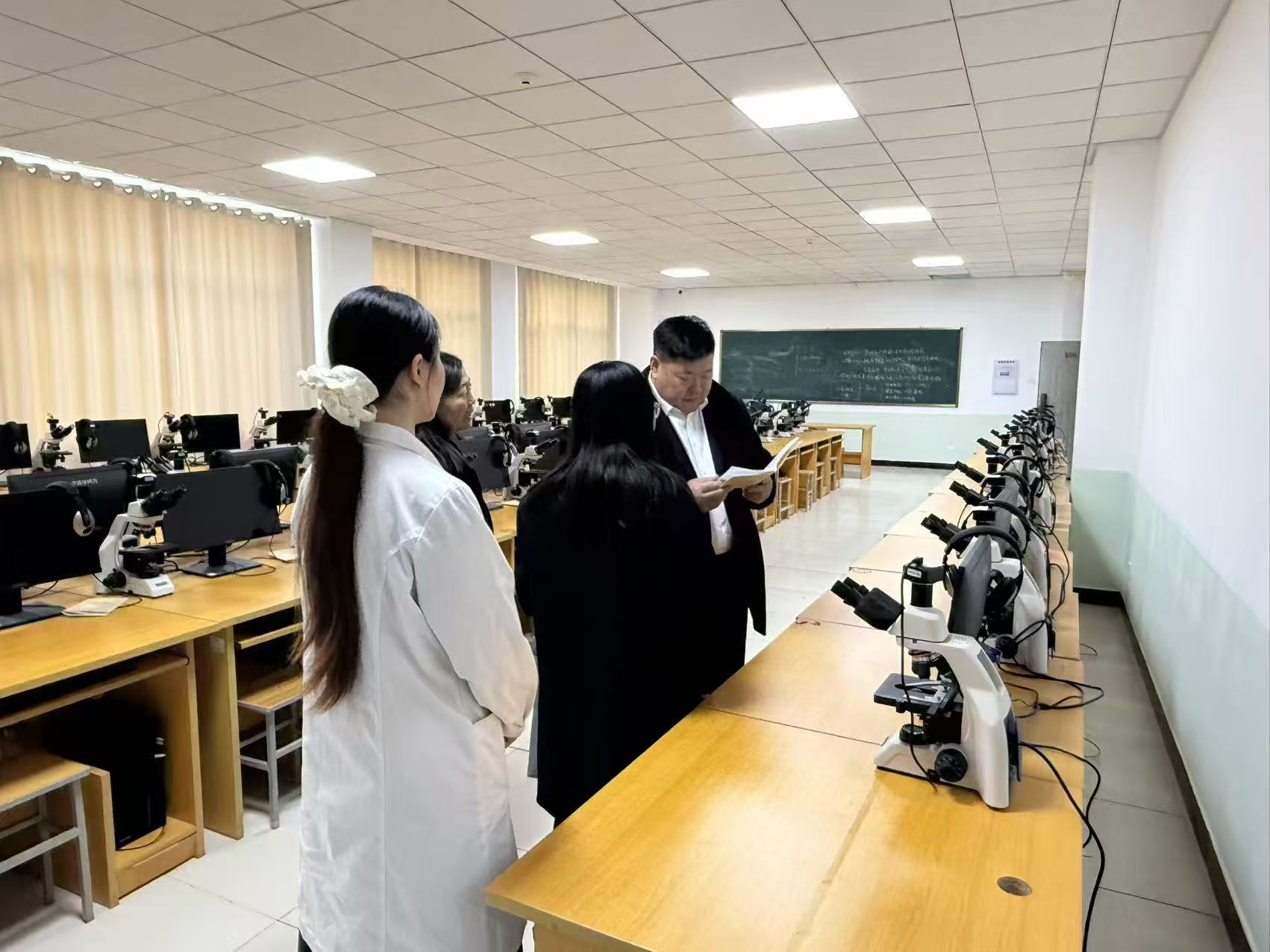 精准对标强内涵，凝心聚力备评估——康复医学院特邀耿金龙书记开展合格评估工作专项指导