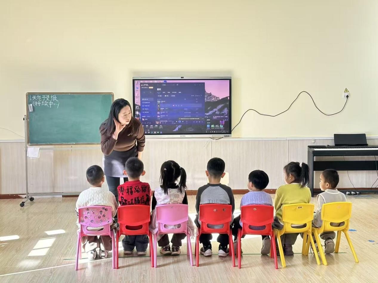 音乐启蒙进课堂，院园携手促成长 ——高校教师入园开展特色音乐游戏活动
