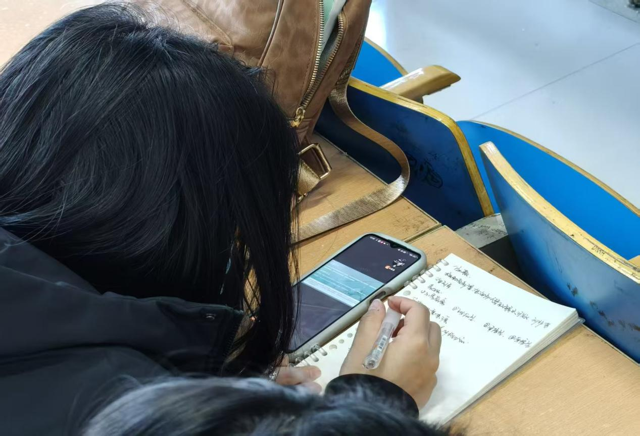 保定理工学院应用心理学公益小组：以专业之力，筑公益心理防线