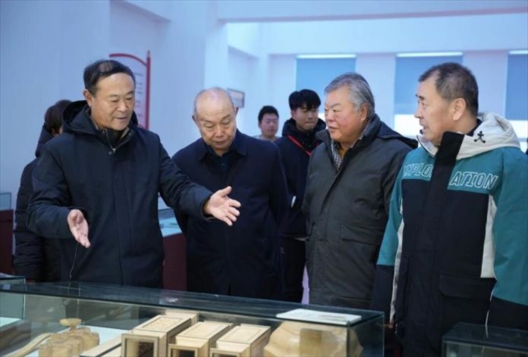 “共筑非遗梦 携手创未来” ——保定理工学院2025年非物质文化遗产传承与发展共同体成立大会圆满召开