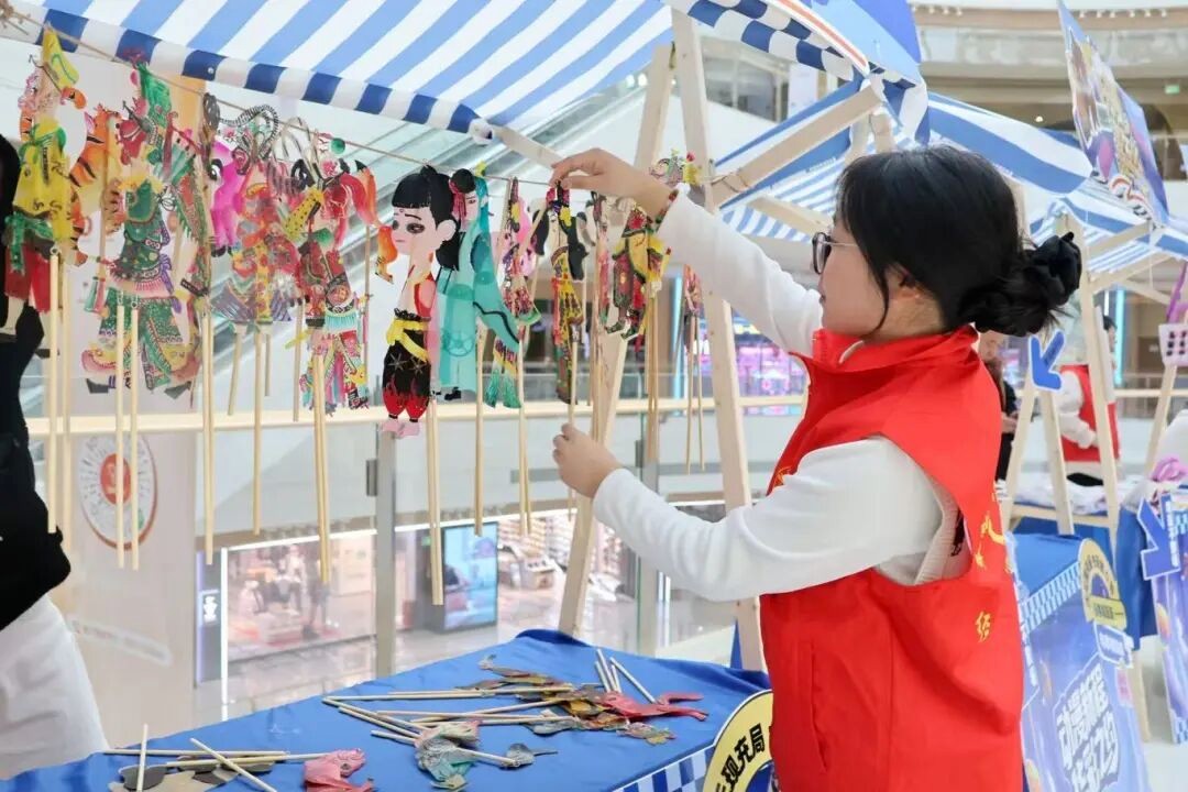 保定理工学院大学生志愿者为央视CMG动漫盛典注入青春动能