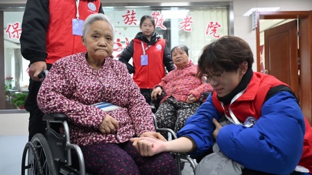 “艺暖养老院，爱润夕阳红”——保定理工学院艺术学院开展敬老爱老进养老院志愿活动