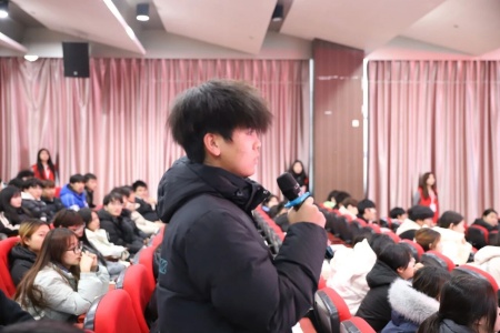 “艺心跟团走，青春建新功”——保定理工学院艺术学院入团培训凝聚青年力量