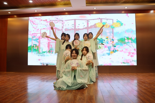 青春聚力绽芳华，辞旧迎新谱新篇——我院受邀参加省高阳强制隔离戒毒所2026年元旦联欢会