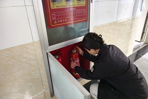 暖心服务|保定理工学院管理学院：辅导员开展宿舍通风及安全排查工作