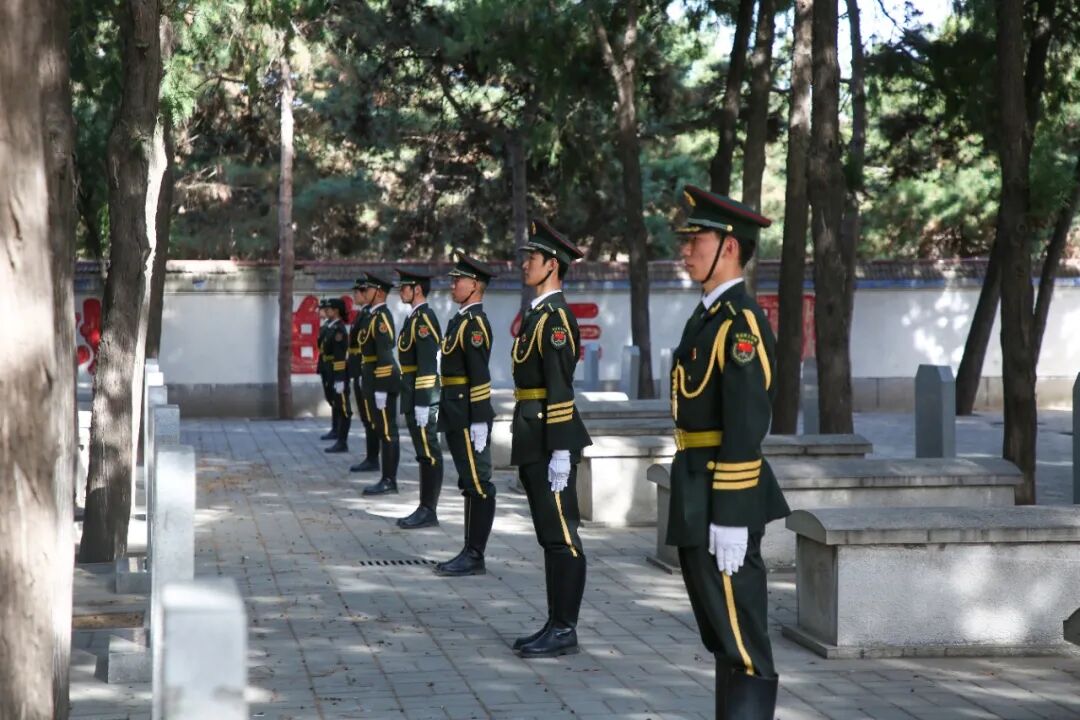 缅怀革命先烈·赓续红色血脉———我校团委开展清明祭扫暨“行走的思政课”爱国主义教育活动