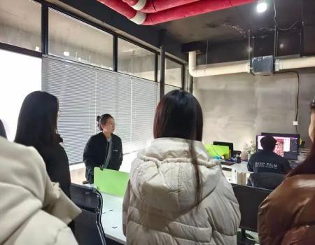 产教融合促就业——保定理工学院艺术学院组织学生走进保定纵深影像传媒公司进行参观学习
