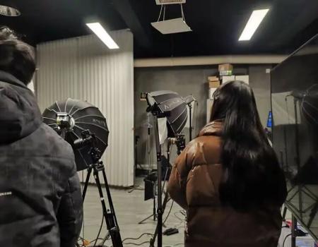 产教融合促就业——保定理工学院艺术学院组织学生走进保定纵深影像传媒公司进行参观学习