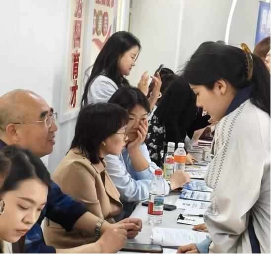 “就”在周三——2026届毕业生学院专场招聘会顺利举办