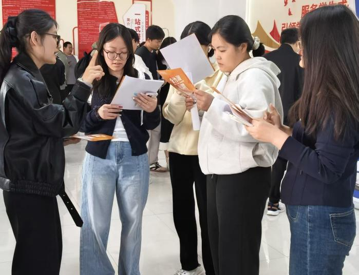 “就”在周三——2026届毕业生学院专场招聘会顺利举办