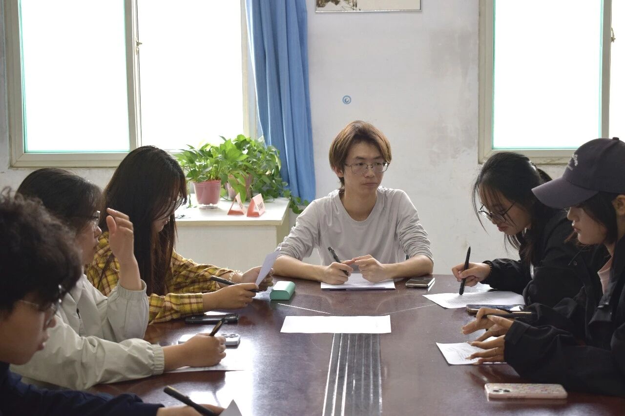 就”在周三——解锁多元能力，保定理工学院无领导小组面试实战圆满落幕