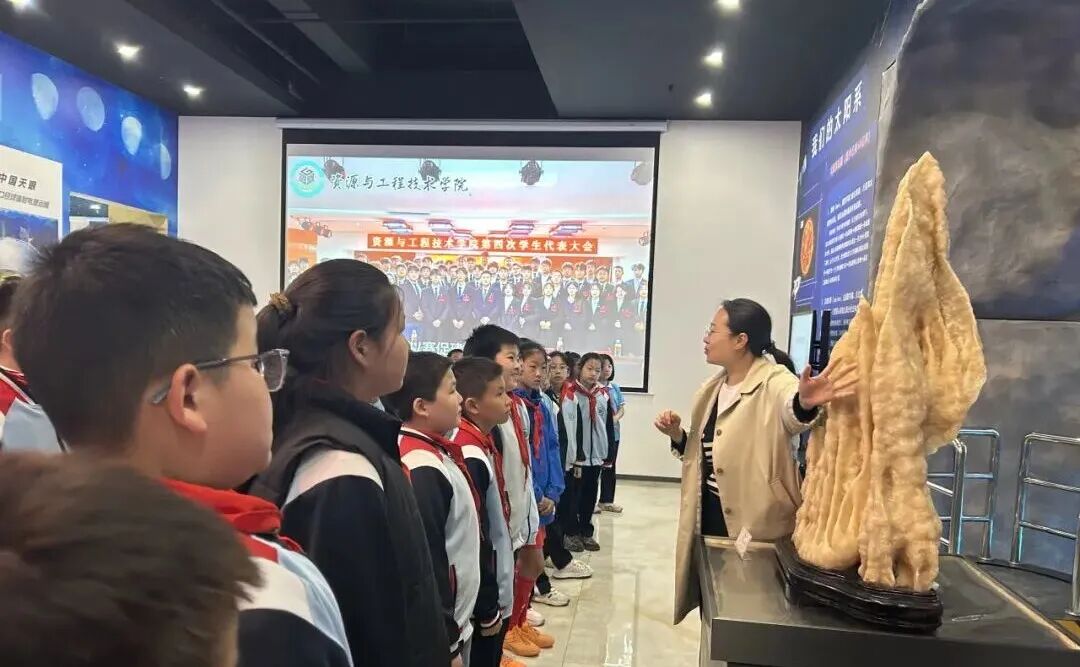 世界地球日｜保定理工学院开展地质学科普研学公益活动 赋能小学生成长