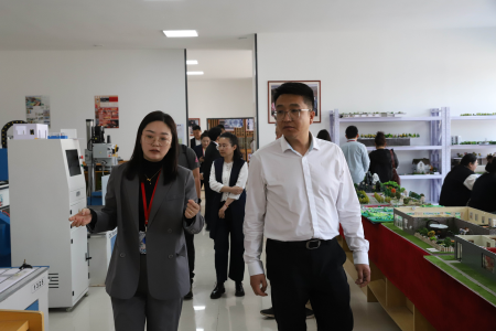 交流互鉴促发展 携手同行谱新篇 ——张家口学院美术学院领导莅临保定理工学院艺术学院参观交流