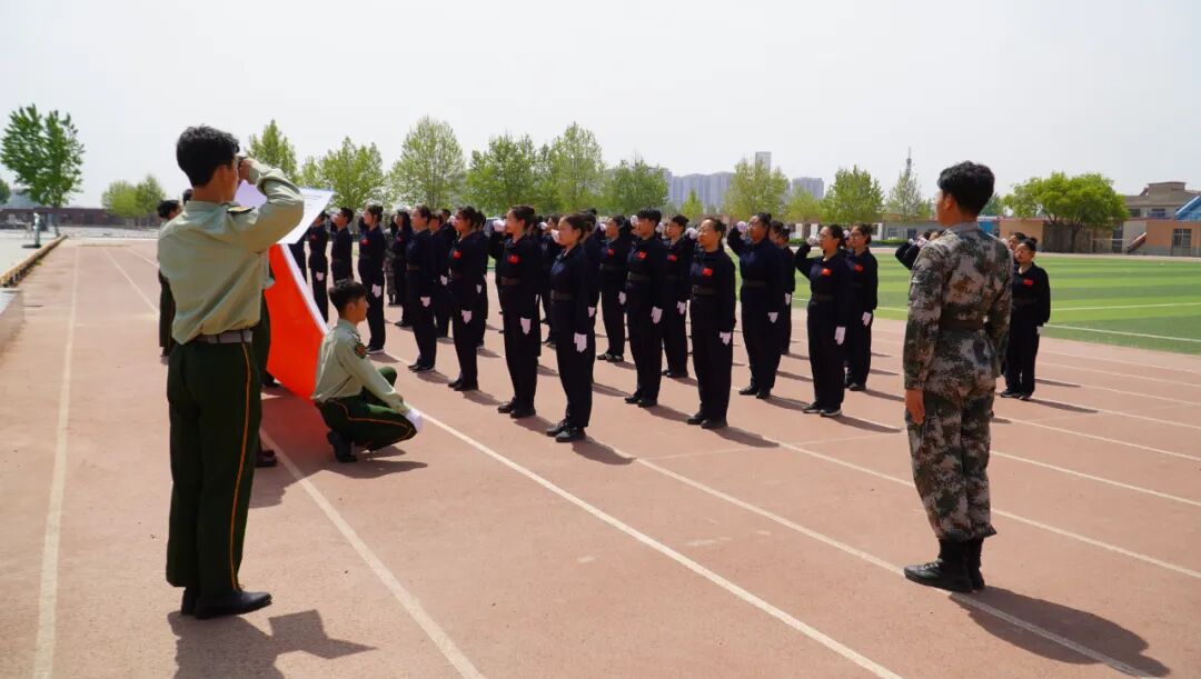 【国旗护卫队】保定理工学院国旗护卫队举行第二十一届接旗暨授臂章仪式