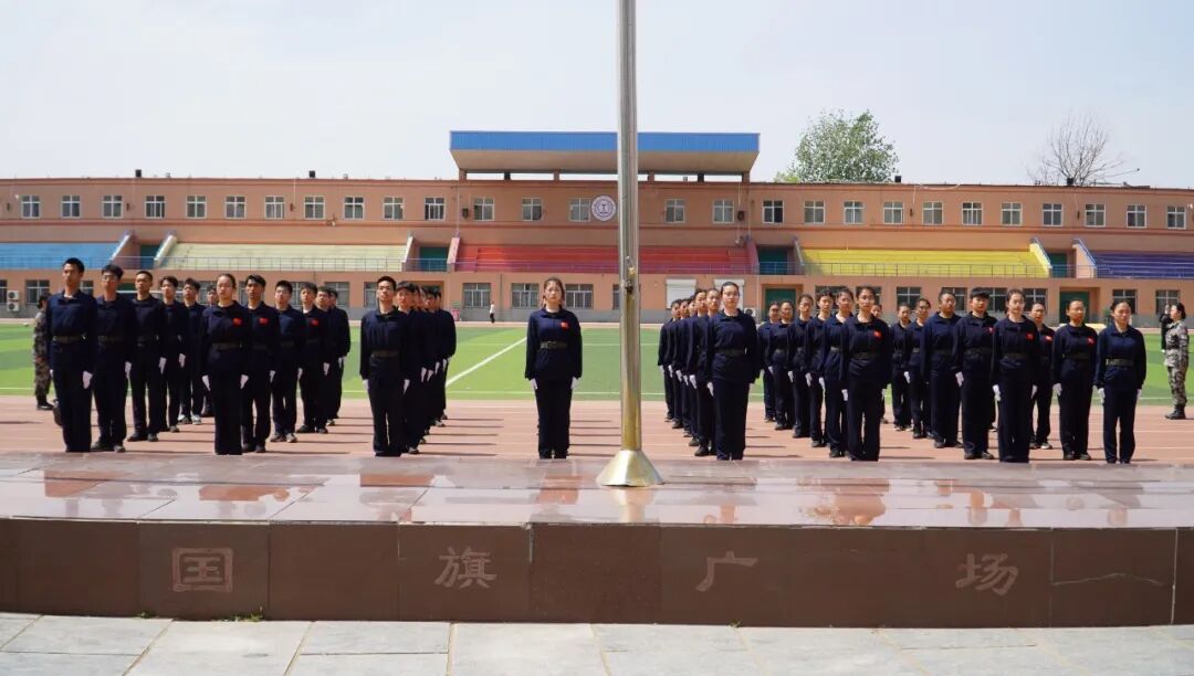 【国旗护卫队】保定理工学院国旗护卫队举行第二十一届接旗暨授臂章仪式