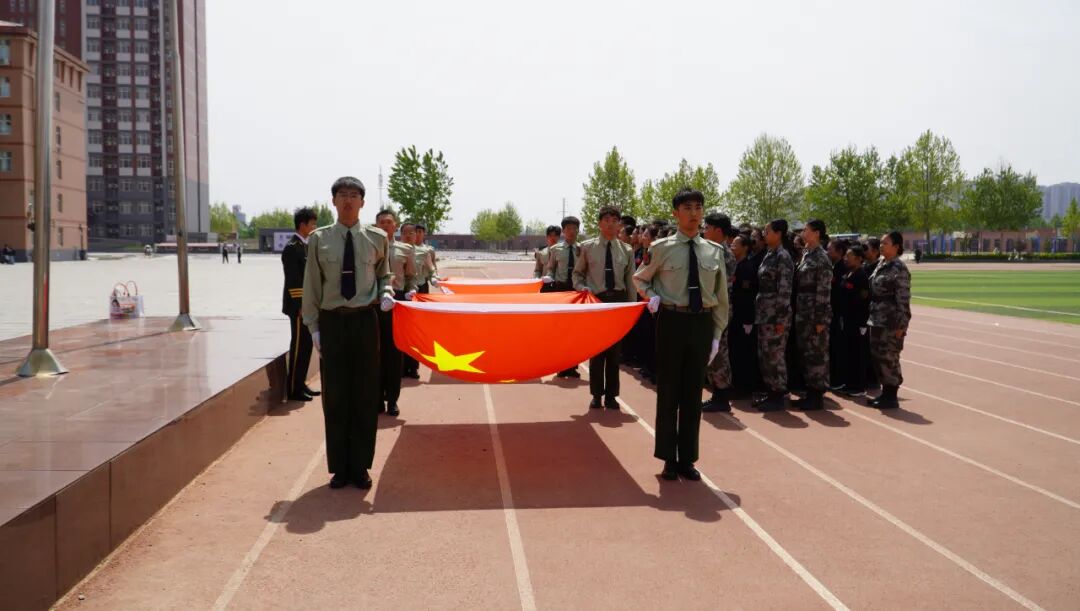 【国旗护卫队】保定理工学院国旗护卫队举行第二十一届接旗暨授臂章仪式