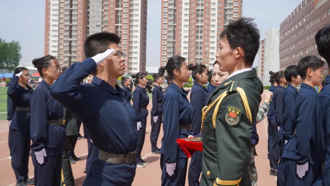 【国旗护卫队】保定理工学院国旗护卫队举行第二十一届接旗暨授臂章仪式