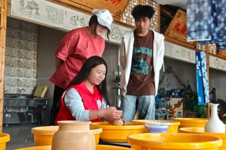 受助怀初心 回馈赴新程 | 保定理工学院艺术学院助学金获得者以艺践行感恩